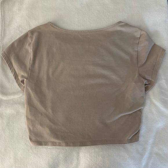 Old Navy - Active Powerchill Crop Top - Picture 2 of 3